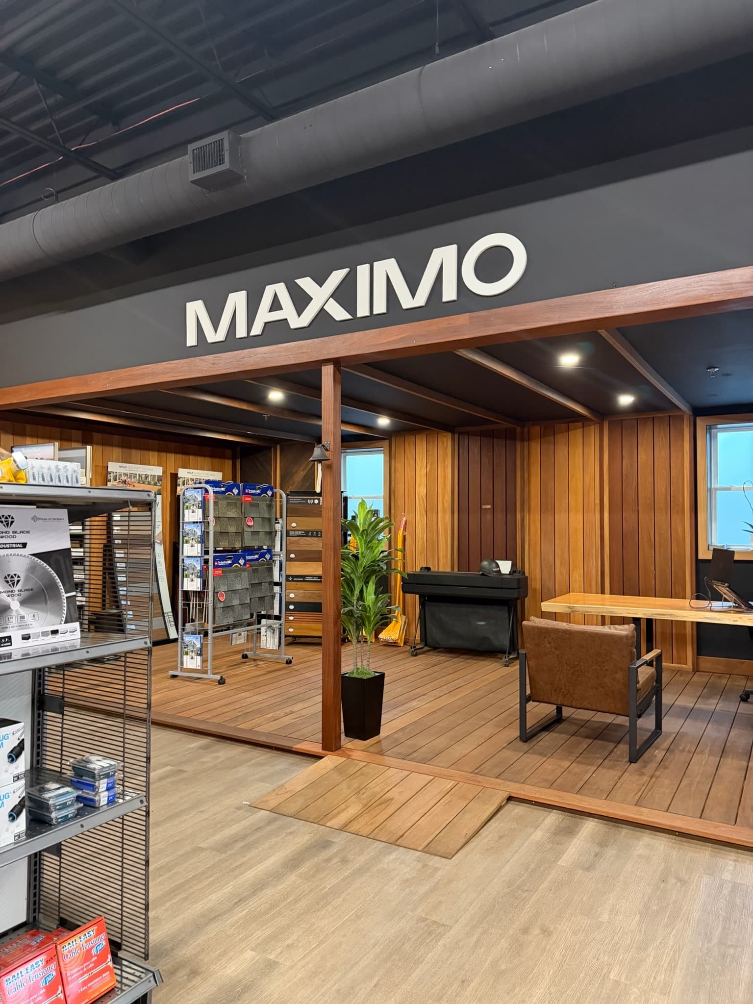 Maximo display at retailer