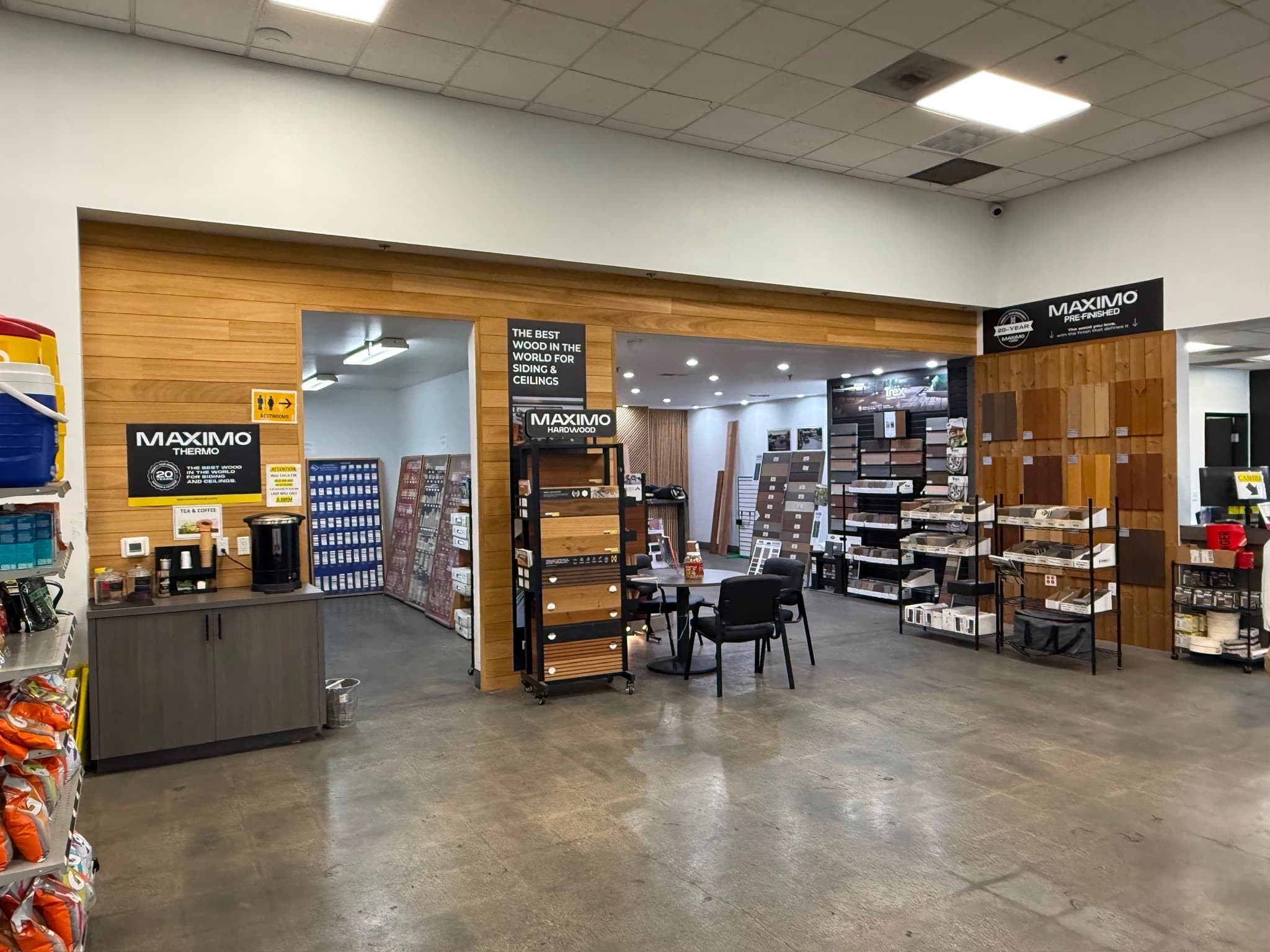 Maximo display at retailer